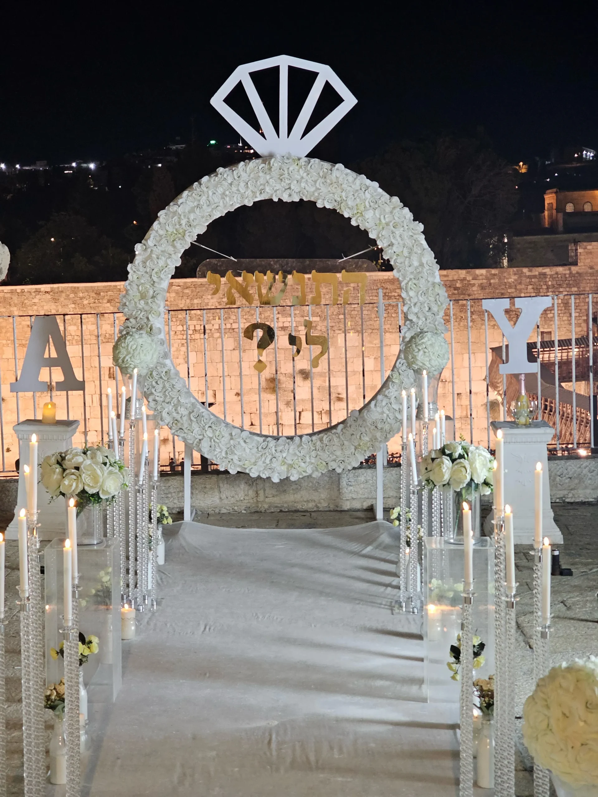 הצעת נישואין במרפסת הכותל המערבי בירושלים